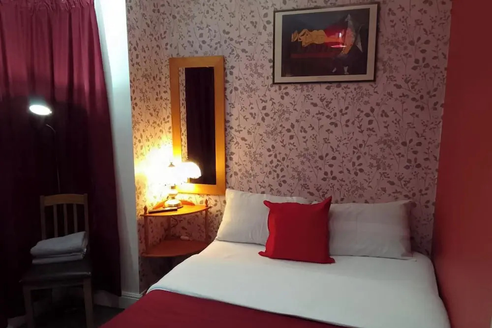 Apartment Sleeps 4 - Garden, Wifi & Free Parking