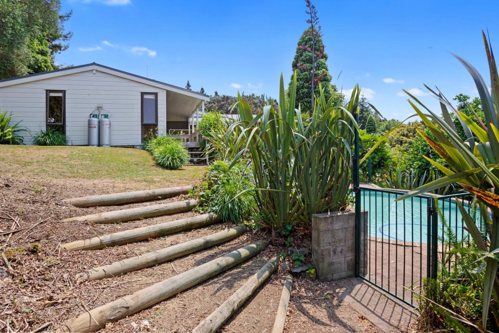 Country Retreat - Athenree Holiday Home
