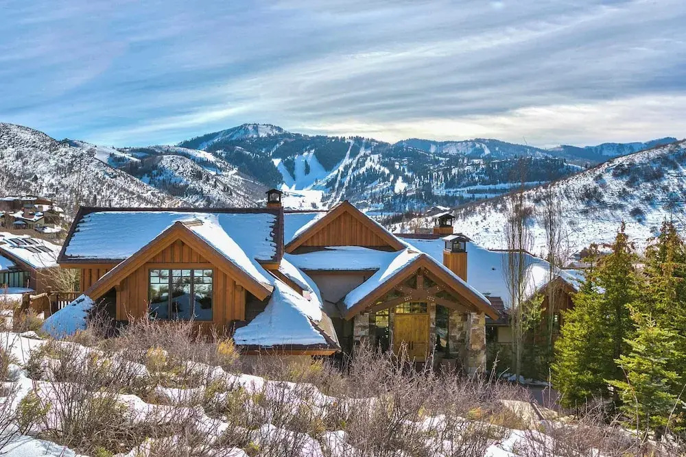 Telemark Luxury Retreat by Avantstay Stunning Views w/ Hot Tub, Theatre Room and Pool Table!