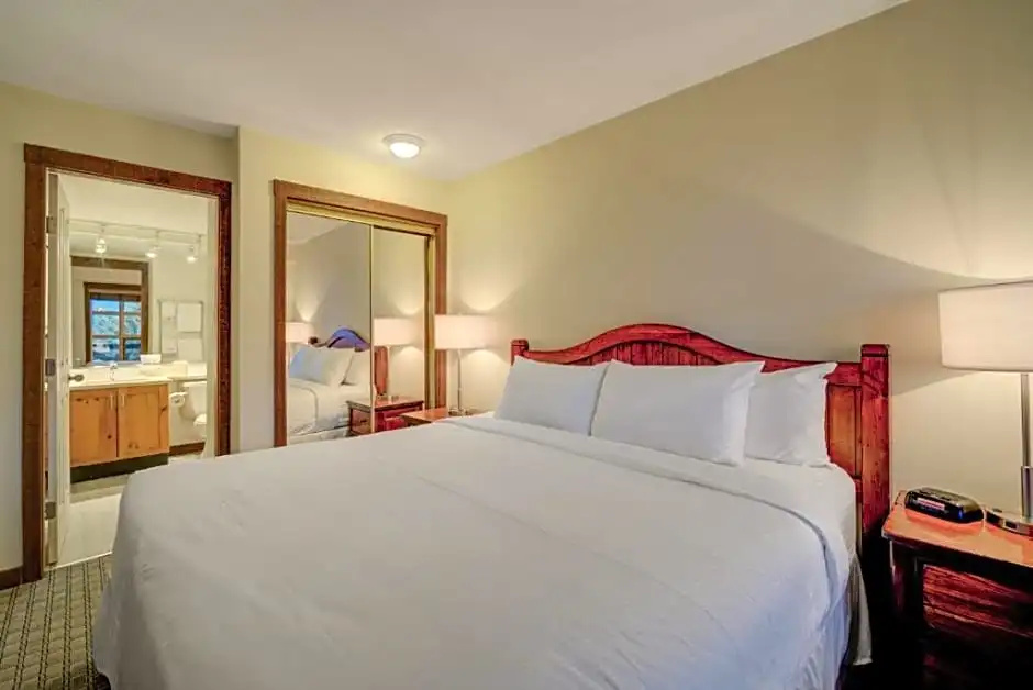 Blackcomb Springs Suites by CLIQUE - Chambres
