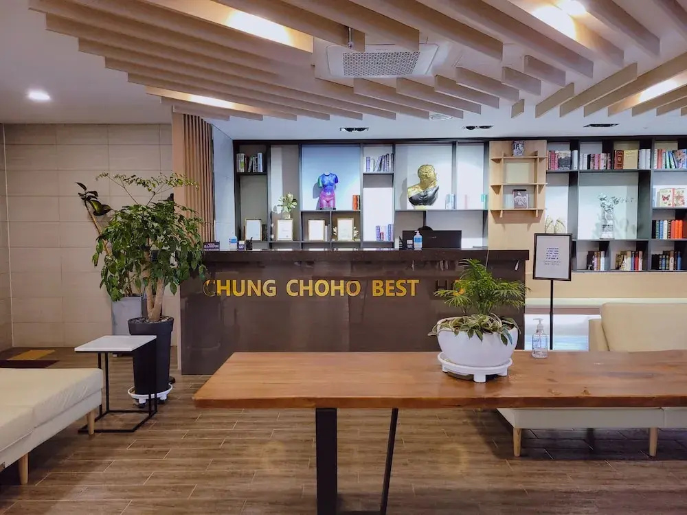 Lobby & Reception