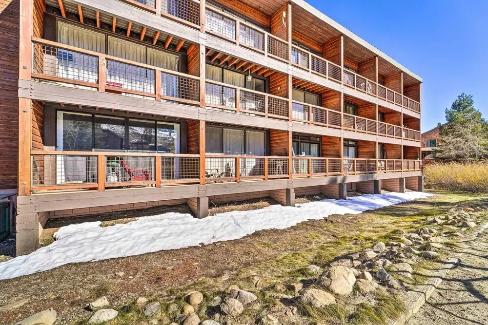 Walk to Ski Resort: Tahoe Donner Studio w/ Balcony
