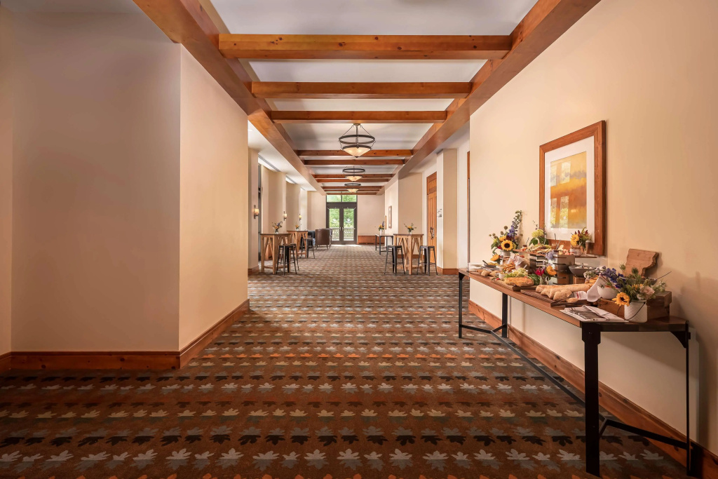 Lobby & Reception