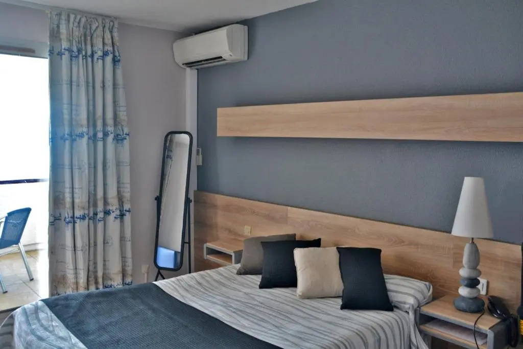 Standard Double room with sea view (full double bed)