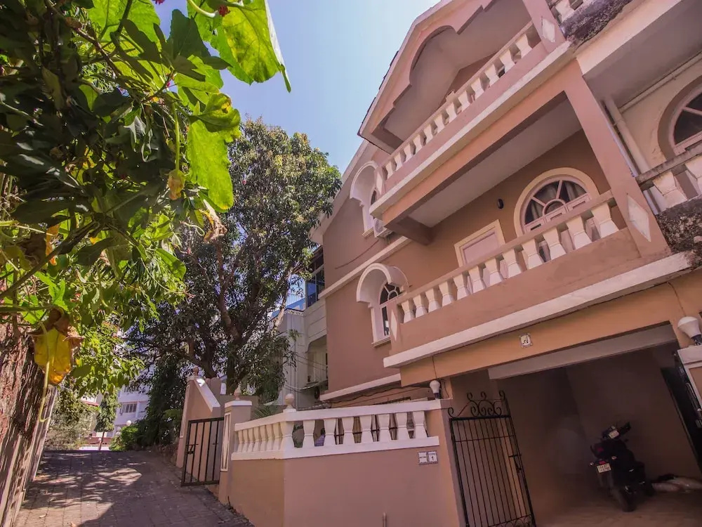 OYO 11424 Home Elegant 3BHK Villa Near Dona Paula Beach