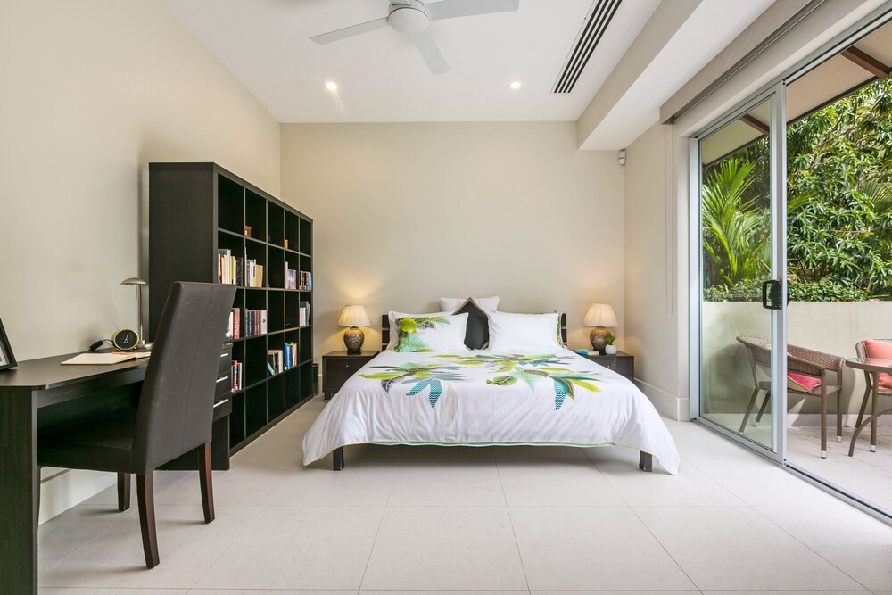 Luxurious Treetop Sanctuary