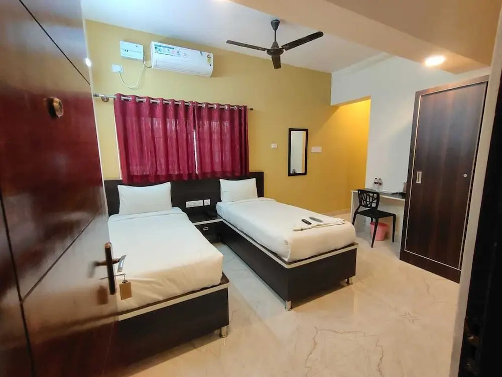 M K Grande by OYO Rooms
