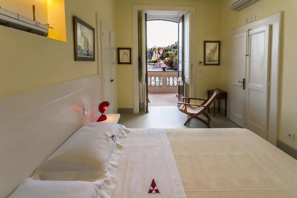 Yacht Club Capo Cervo Suites - Chambres