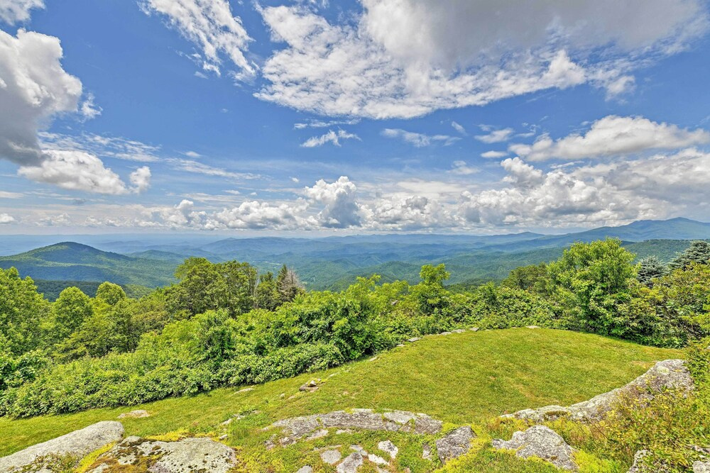 Amazing Historic Home w/ Stunning Mountain Views!
