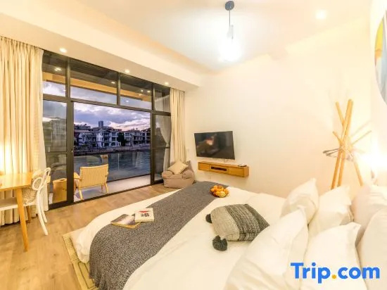 Standard Double room with lake view (full double bed)