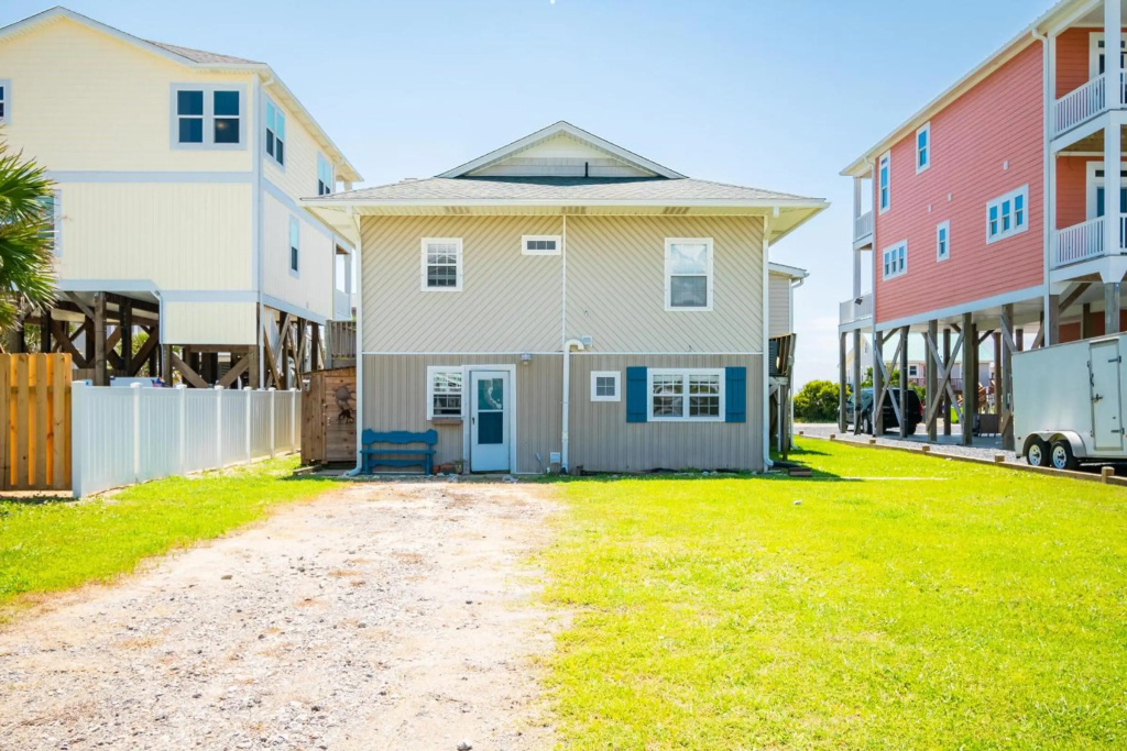 Coastal Breeze by Oak Island Accommodations
