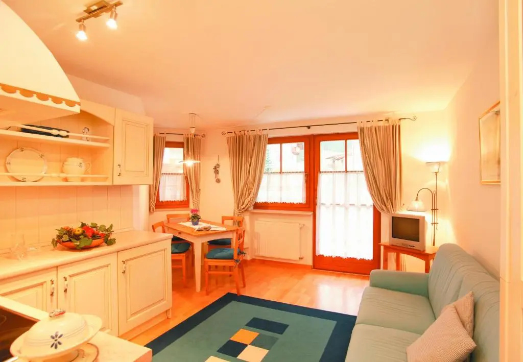 Deluxe Double room (full double bed)