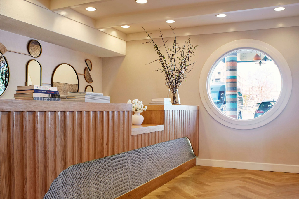 Lobby & Reception