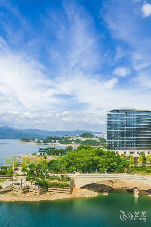 Beach & Waterfront