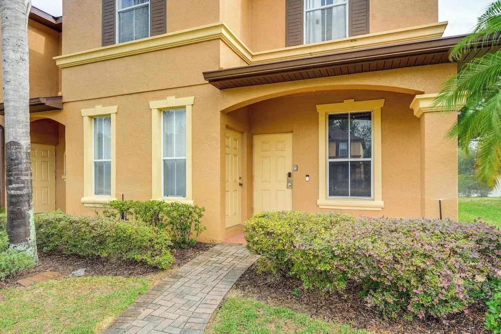 9 Mi to Disney: Gated Resort Escape w/ Pool Access