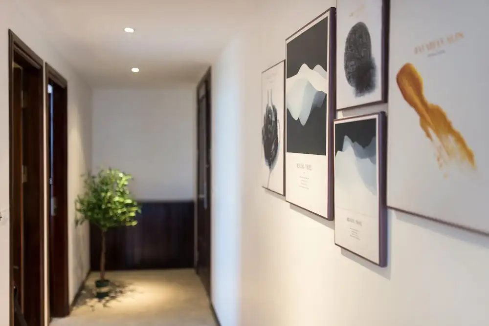 Lobby & Reception