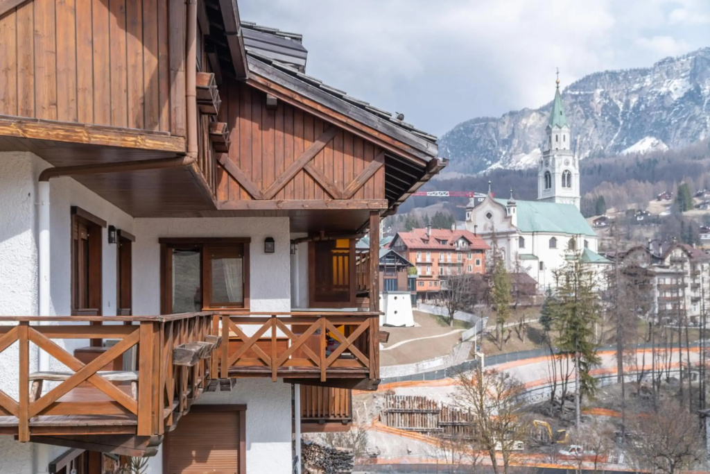 Cortina Lodge Stunning View R&R