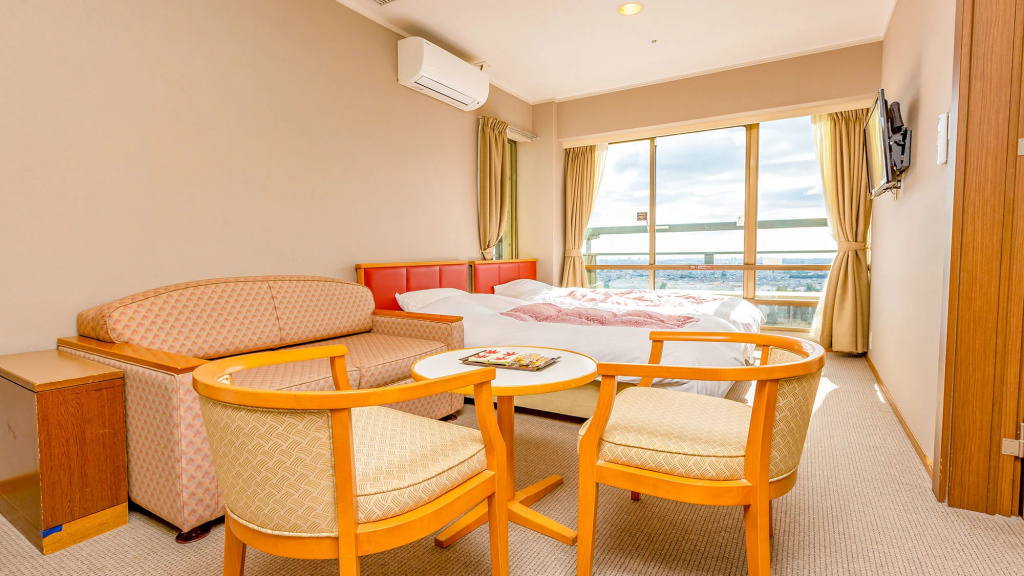 Standard Quadruple room with city view