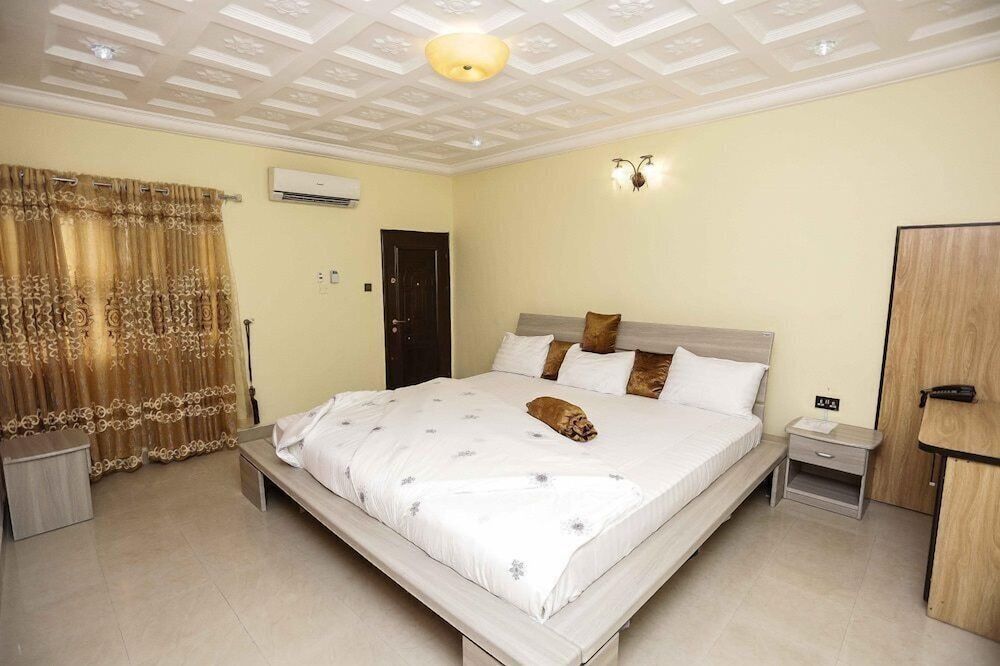 Palm Palace Luxury Apartments image