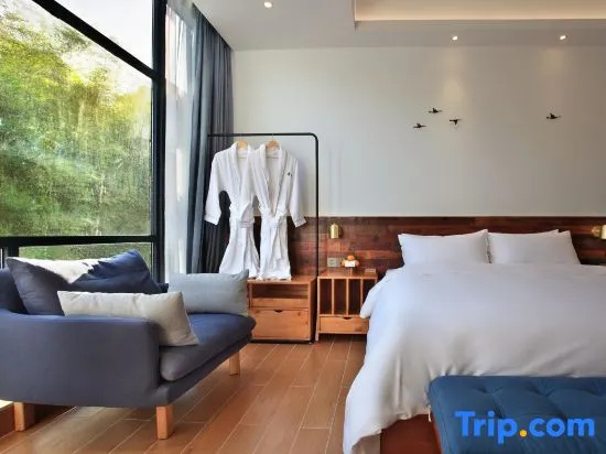 Standard room with river view