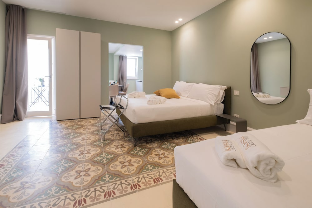Luxury Apartment with balcony and with courtyard view