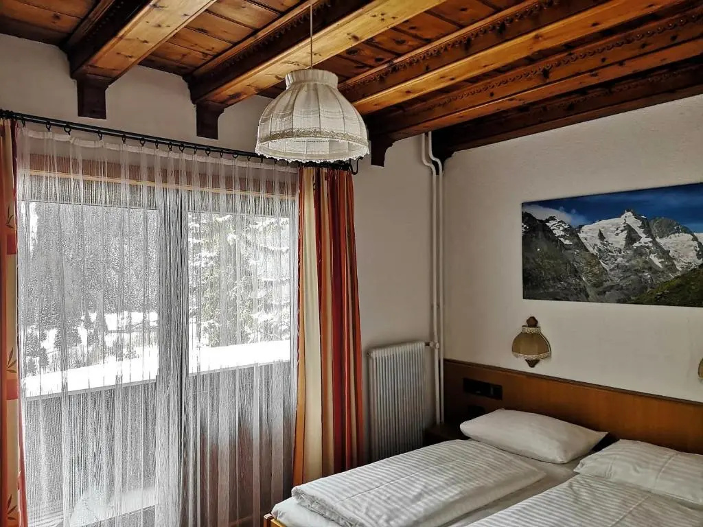 Standard Double room with balcony (full double bed)