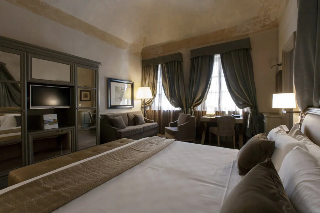 Hotel photo 12