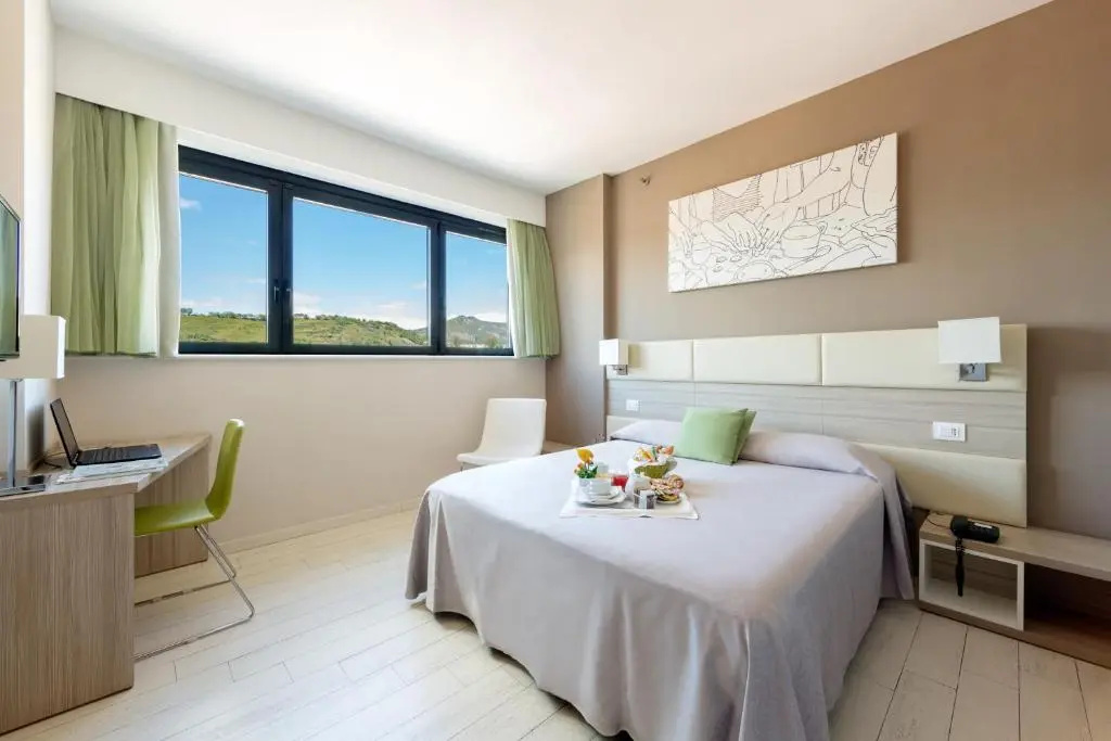 Executive Double room (full double bed)
