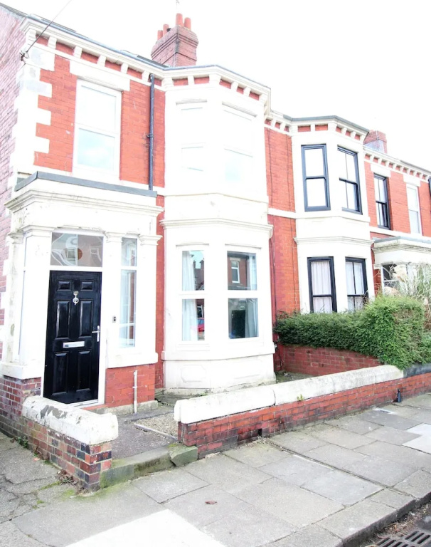 Sleeps 9 - Large Period Property -beautiful Refurb