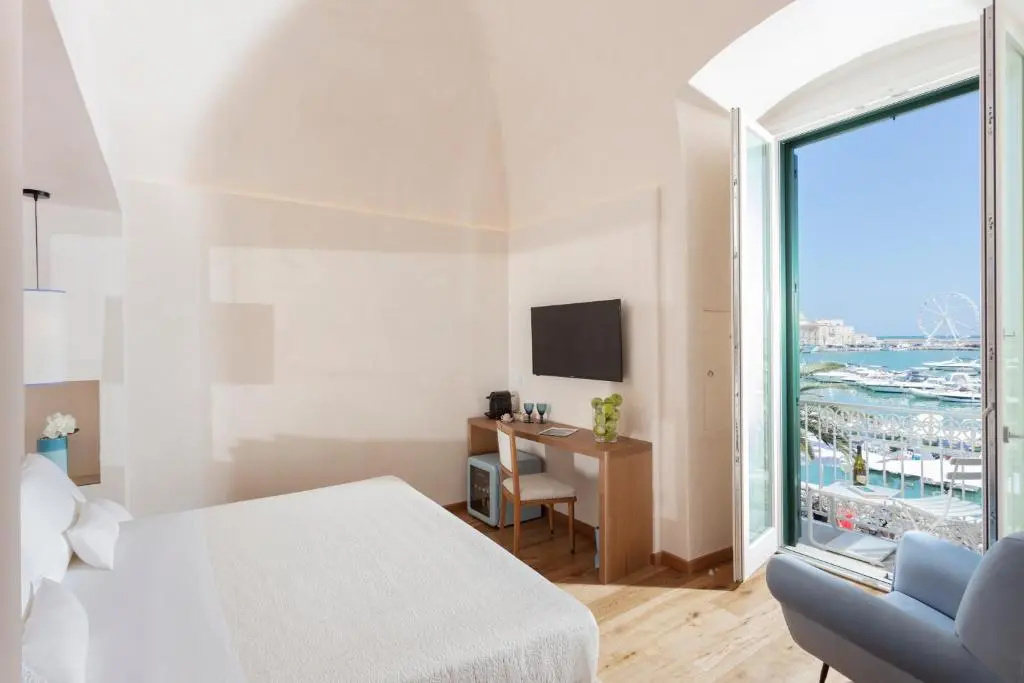 Deluxe Double room with sea view (full double bed)