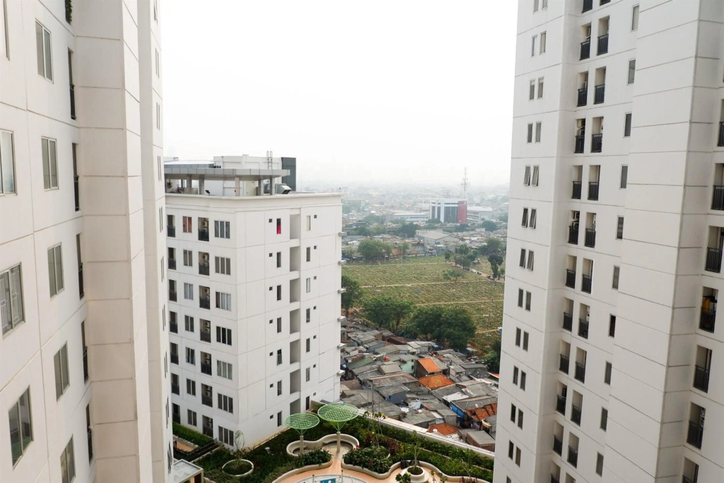 Relaxing 2BR Bassura City Apartment