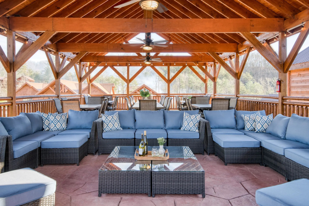 Boon by Avantstay 40-guest Luxe Smokies Retreat