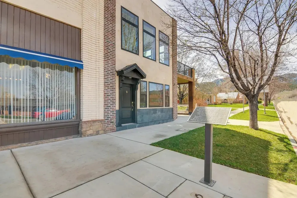 Gateway to Zion! Modern Home in Historic Parowan