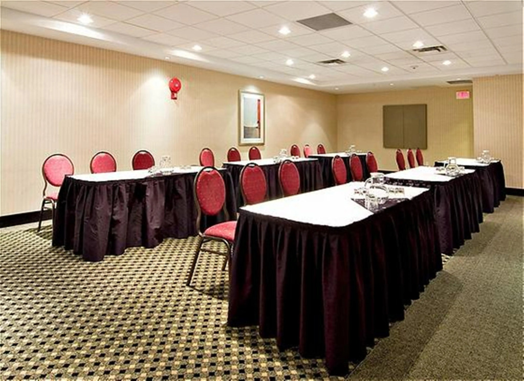 Holiday Inn Express & Suites Surrey by IHG - фото 18