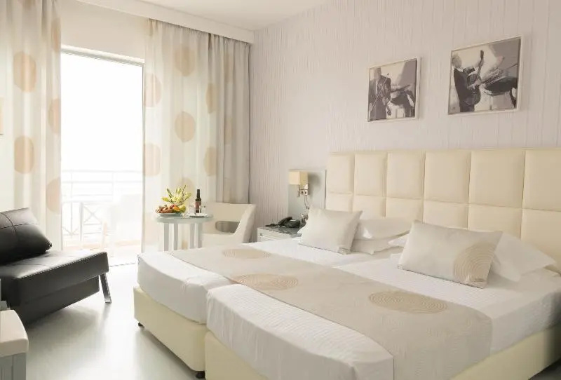 St. George Beach Hotel & Spa Resort - Chambres