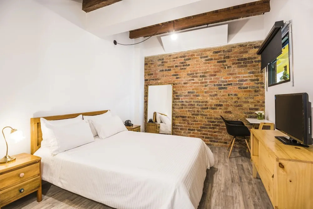 Standard Double Suite full double bed