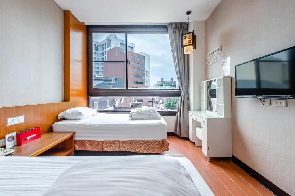 Standard Double room with city view (twin beds)