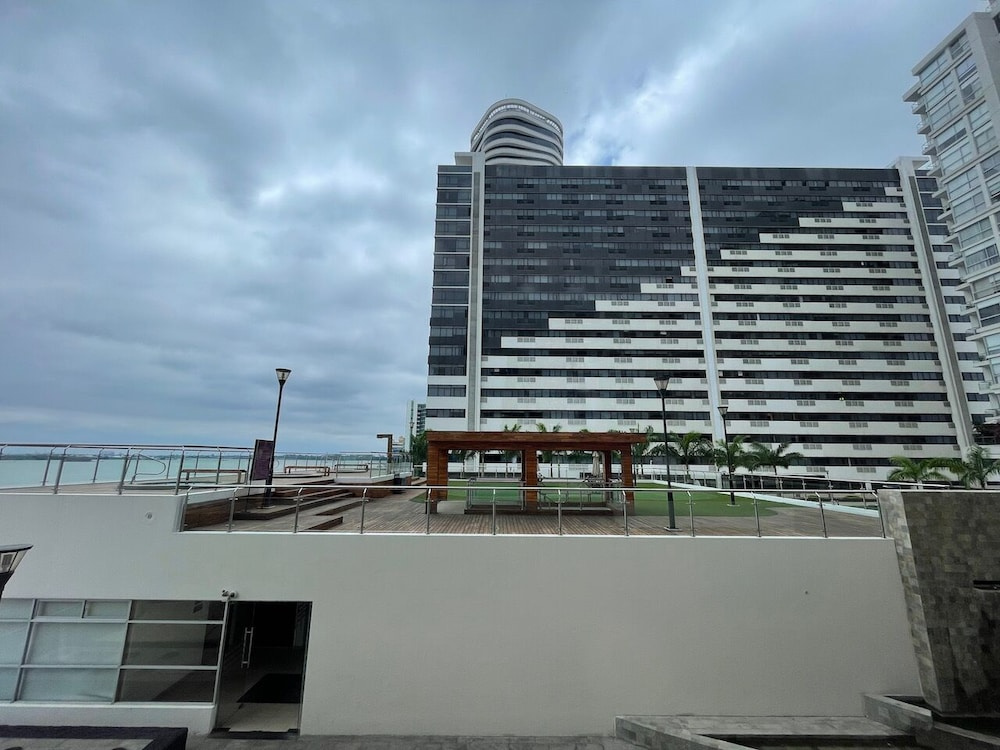 Santa Ana Guayaquil Lux Coliving Ecuador