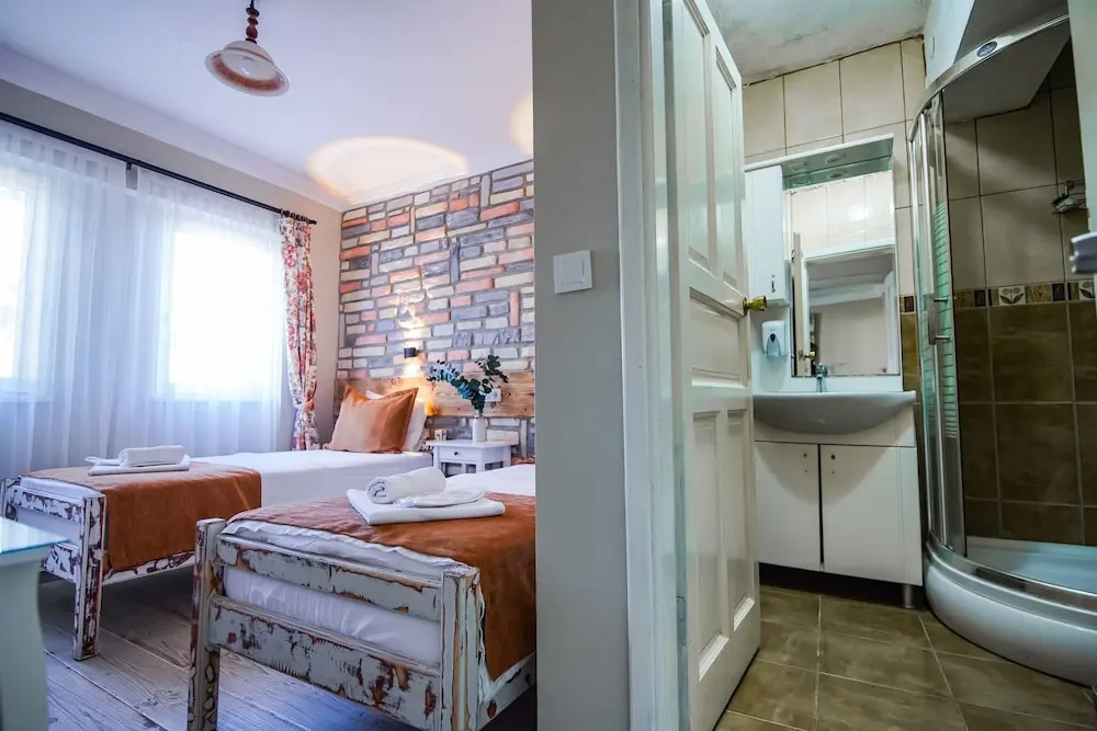 Economy Double room with garden view (twin beds)