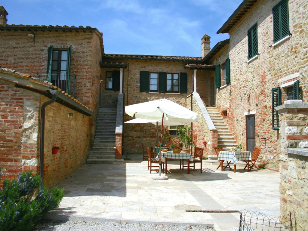 Lovely Farmhouse in Asciano With Swimming Pool