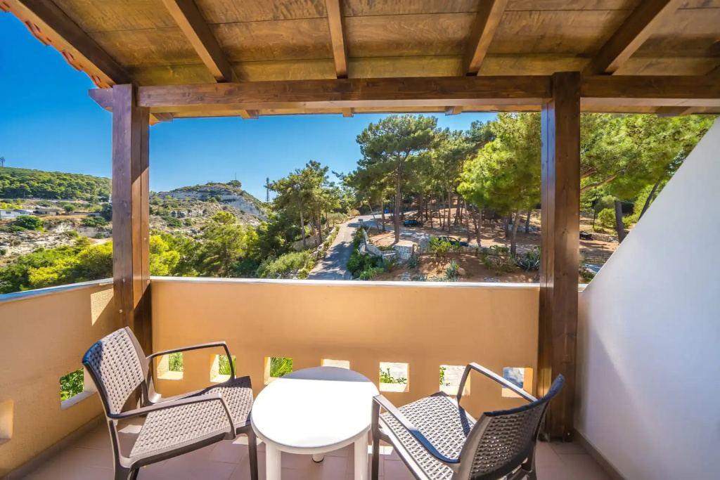 Standard Triple room with mountain view