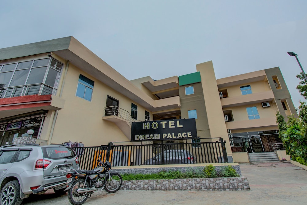 Capital O 16579 Hotel Dream Palace