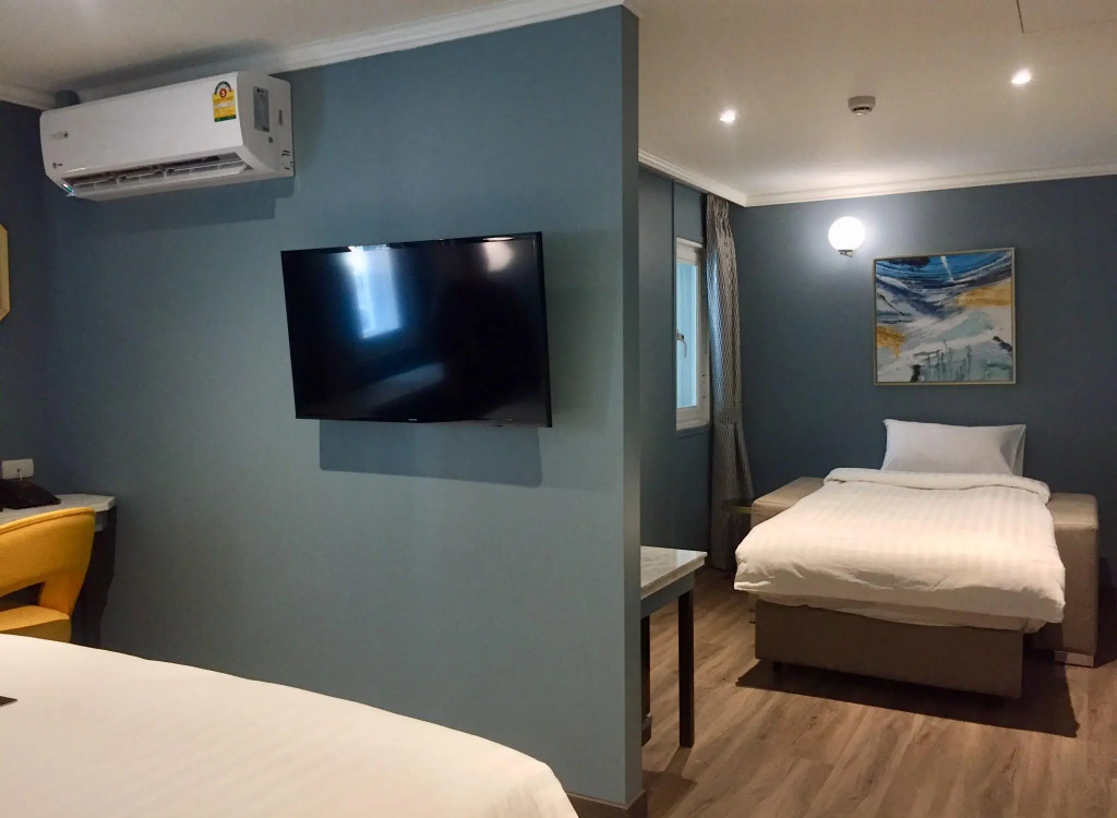 Premium Triple room