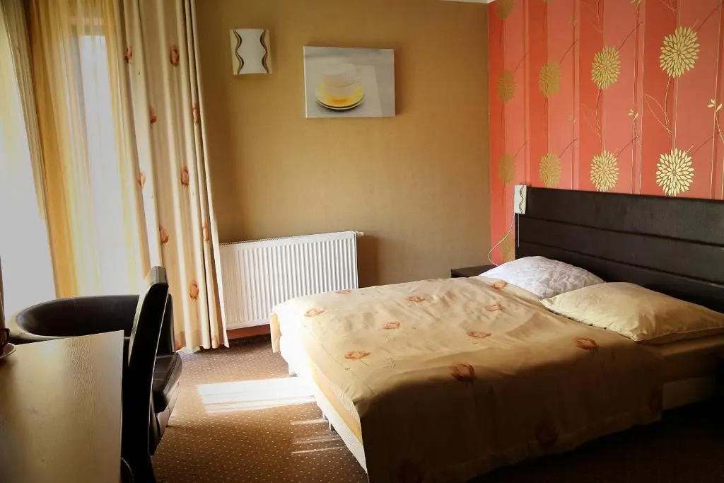 Standard Double room with balcony (full double bed)