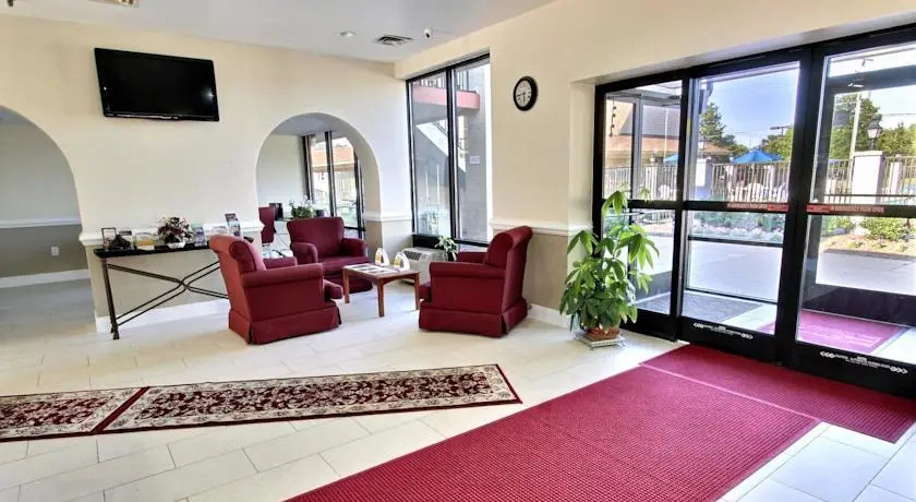 Days Inn & Suites by Wyndham Williamsburg Colonial