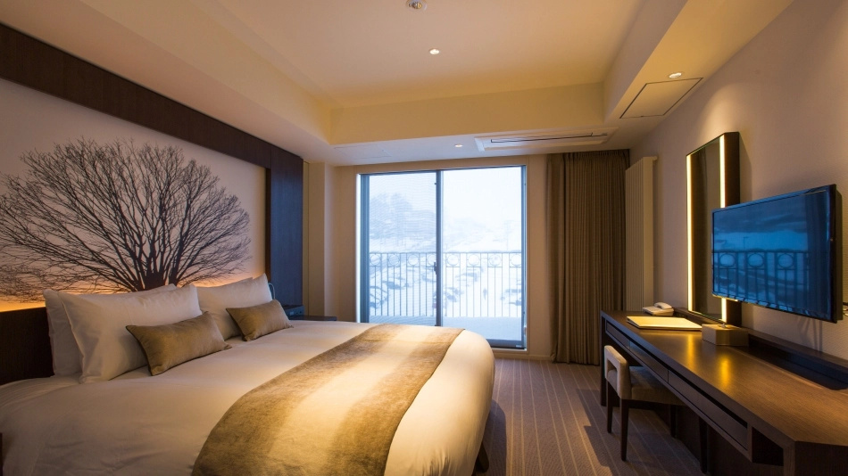 Deluxe Suite with land view