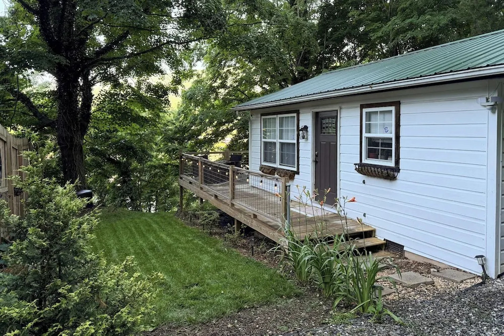 Hilltop Hideaway w/ Scenic Views & Hot Tub!