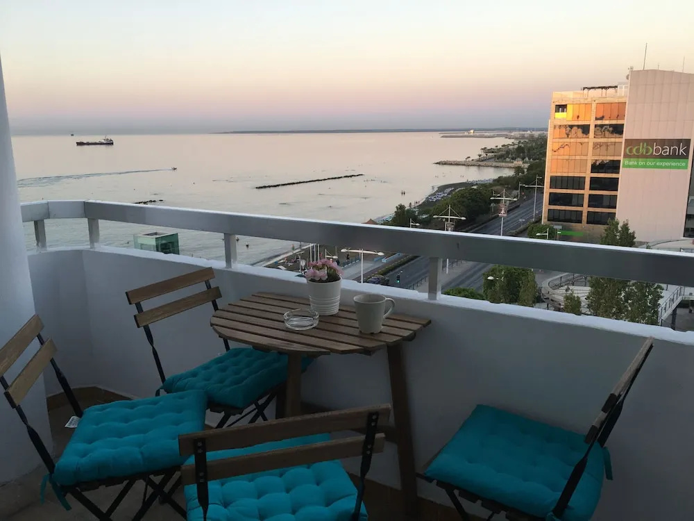 2 Bedrooms Apartment with balcony and with sea view