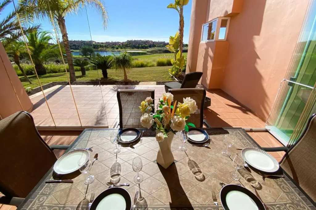 Luxury South Facing Groundfloor Apt