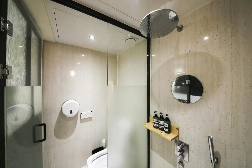Deluxe Double room (full double bed)